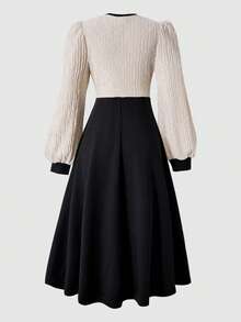 SHEIN 少女优雅提花V领金属纽扣装饰长袖修身针织连衣裙，休闲户外派对连衣裙，春秋季 - 杏色 - 查看 2