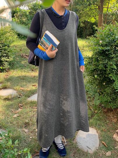 Dazy Plus 女士休闲纯色深V领宽松无袖长连衣裙，适合秋冬季搭配毛衣穿着