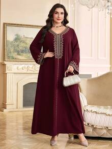 Al Najma Plus Size Elegant Embroidered Detail V-Neck Loose Dress, Autumn Kaftan Jalabiya Dress Turkish Dress - Burgundy - View 4