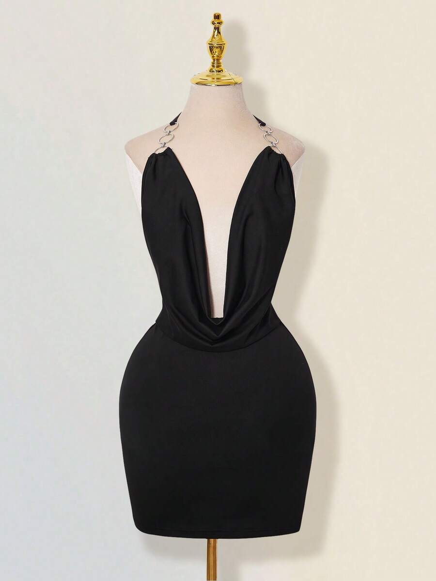 SHEIN ICON 金属链条装饰超大号深V领露背迷你连衣裙 - 黑色 - 查看 1