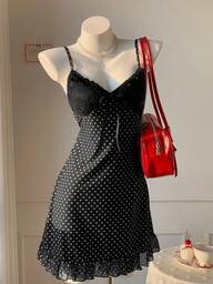 Comfortcana เสื้อสายเดี่ยวลายจุดตกแต่งโบว์ลูกไม้ตัดกันสำหรับผู้หญิง มินิเดรส