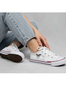 Tenis unisex estampados para mujer, hombre diseño moderno y versátil; perfectos para un look urbano, casual y lleno de personalidad. Ideales para combinar con jeans, pantalones, shorts y vestidos, brindando comodidad, soporte y un toque creativo en tu día a día, escuela, trabajo, viajes y actividades al aire libre. Disponibles en variedad de estampados para expresar tu estilo único. - Blanco - Ver 1
