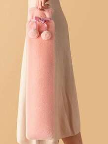 1个2250毫升长形热水袋，注水式暖手宝，防爆，冬季保暖用品，适用于热疗，温暖女孩，热敷，温暖腹部、肩膀、腰部（由于批次不同，内衬的线条和颜色可能有所差异。由此造成的不便，敬请谅解。丝带面料，罗纹颜色、图案随机发货）。 - 毛絨款 - 查看 16