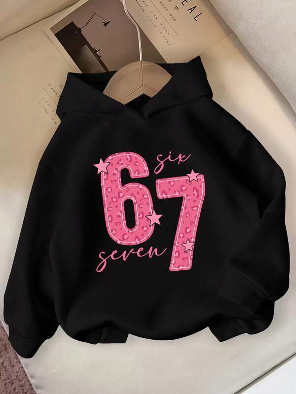 Young Girl Simple Pink Number 67 Graphic Casual Comfortable Black Sweatshirt Tops, Suitable For Winter, Daily Wear, Outings, Cozy Fall & Winter Styles, Fashionable Warm Sweatshirt