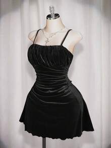 SHEIN ICON 大码女士复古酒红色天鹅绒褶皱吊带连衣裙，适合派对、圣诞节、圣诞礼服、宴会、约会等场合，天鹅绒连衣裙 - 黑色 - 查看 3