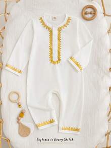 Cozy Pixies Baby Jungen Traditionelles Muster Stehkragen Langarm Jumpsuit Baby Jungen Vintage Blumenmuster, geeignet für formelle Anlässe, Geburtstagsfeiern, Raves, Galas, Aufführungen, Hochzeiten, Monatsfeiern, Taufen und 1. Geburtstagsfeiern - Weiss - Übersicht 5