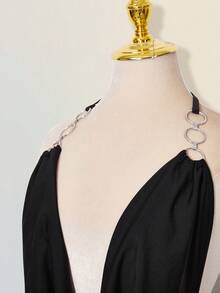 SHEIN ICON 金属链条装饰超大号深V领露背迷你连衣裙 - 黑色 - 查看 4