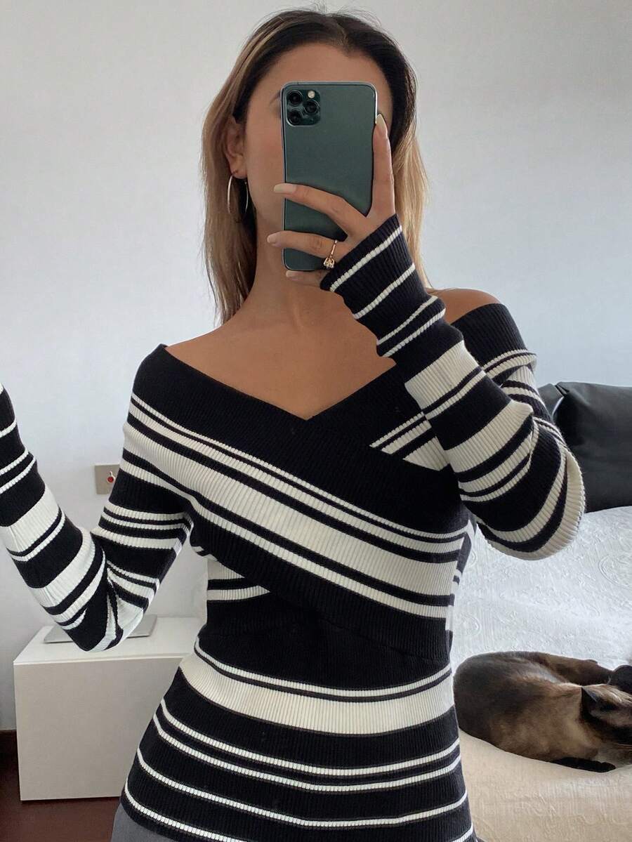 DAZY Women's Elegant Fitted Contrast Striped V-Neck Long Sleeve Knit Sweater, Spring/Autumn Y2k - Black - View 1