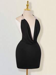 SHEIN ICON 金属链条装饰超大号深V领露背迷你连衣裙 - 黑色 - 查看 6