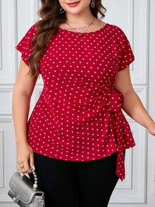 Reflora 大码女式全心形印花圆领短袖侧打结时尚衬衫，休闲优雅外出夏季春假情人节优雅度假，2026新款可爱上衣大码红色系带上衣大码红色衬衫女式大码可爱红色波点上衣心形印花上衣大码红色衬衫可爱红色上衣大码红色上衣女式红色波点大码衬衫 - 紅色 - 查看 4