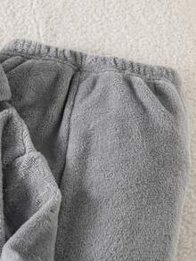 男童毛绒柔软连帽衫，带袋鼠口袋和刺绣贴片，搭配宽松运动裤套装 - 灰色 - 查看 4
