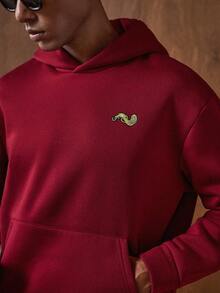 AKNOTIC 男士酒红色字母刺绣口袋休闲连帽卫衣 - 紅色 - 查看 7