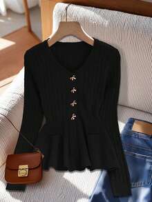 GlowEve 秋冬新款优雅时尚简约大气镂空圆领长袖荷叶边下摆口袋金属蝴蝶结纽扣扭结纹理女式毛衣 - 黑色 - 查看 4