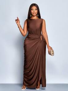 SHEIN PETITE CURVE “女士短款优雅纯色褶皱镂空时尚金属环扣独特设计抽褶开衩无袖长款连衣裙，适合秋冬季、休闲、派对、伴娘、万圣节、圣诞节、新年夜、节日服装、新年服装、圣诞派对女士冬季服装、感恩节女士服装” - 咖啡棕 - 查看 2