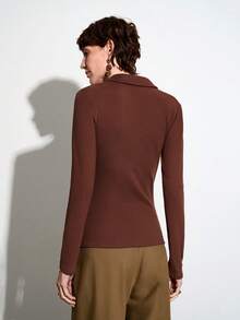 SHEIN Stylify 女士纯色V领长袖T恤，褶皱领修身休闲上衣，适合春、夏、秋、冬穿着。 - 棕色 - 查看 3