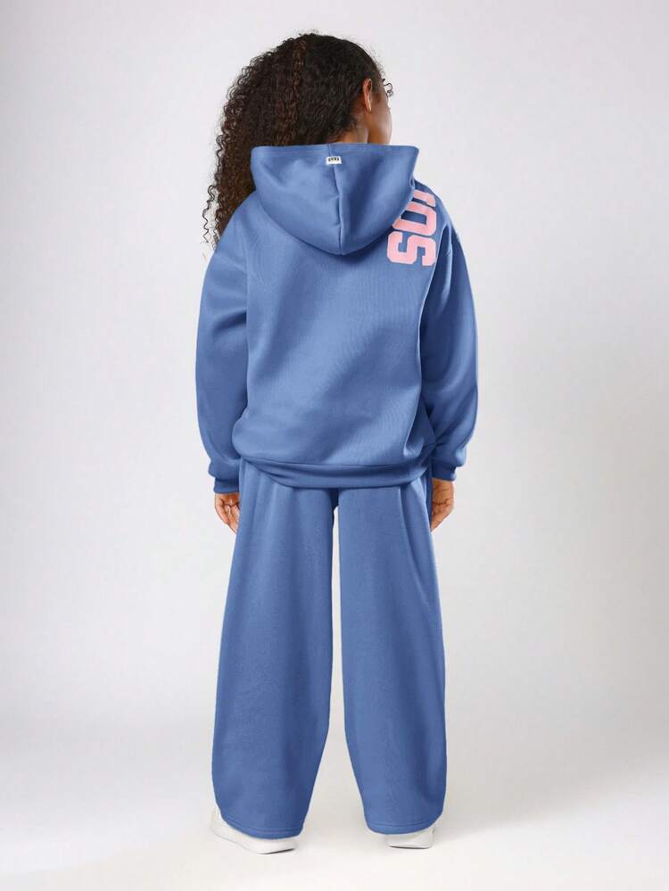 Komplet z bluzą z kapturem i szerokimi nogawkami