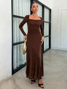 Lavishia 女士天鹅领长袖褶皱优雅修身连衣裙，适合派对穿着 - 棕色 - 查看 3