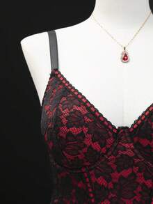 SHEIN 大码复古美女海报系列蕾丝拼布钢圈内衣套装（含丁字裤） - 黑色 - 查看 7