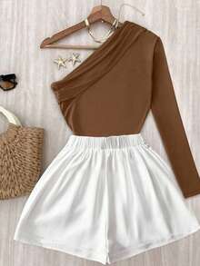 EMERY ROSE Set de 2 piezas: Blusa plisada de hombros casual y elástica de color marrón sólido, y pantalones blancos de cintura elástica, conjunto de talla grande - Marrón - Ver 2