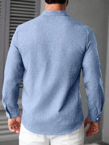 Manfinity CasualCool 男士纯色简约休闲长袖衬衫，男士休闲正装衬衫，性感男士衬衫，男士蓝色正装衬衫，男士亚麻蓝白衬衫，男士衬衫，复古风格，适合日常休闲、周末旅行、户外活动、探险旅行、轻松的工作环境或半正式场合，可作为男友/丈夫礼物、周年纪念/生日礼物、派对礼物、圣诞节礼物、新年礼物、婚礼礼物。 - 淺藍色 - 查看 2