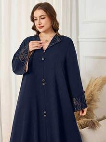 Al Najma 大码女士优雅蕾丝拼接喇叭袖连衣裙，翻领设计 - 藏蓝色 - 查看 4