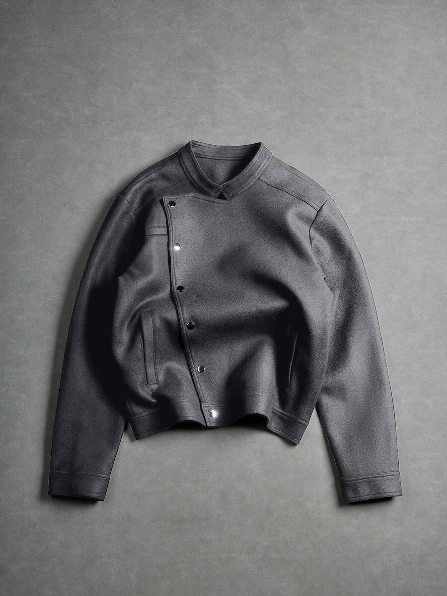 Manfinity EMRG 男士斜扣夹克，不对称纽扣设计休闲夹克，推荐送给丈夫、男友、朋友的礼物；男士短款西装外套；男士短款夹克；男士短款拉链灰色夹克 - 深灰色 - 查看 1