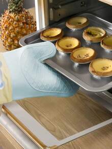 1pc Anti-Scald Microwave Oven Gloves, Heat Resistant Kitchen Baking Gloves,Resistant Silicone Oven Mitts - Home Kitchen, Non-Slip Kitchen Items, Festive Holiday Cooking Gifts Friendly For Home And Kitchen Organization