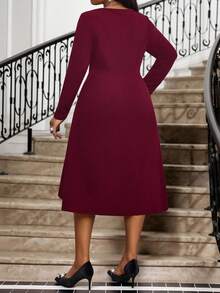 SHEIN Lady 大码优雅纯色收腰中长连衣裙，适合通勤。 - 紅色 - 查看 2