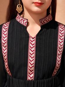 SHEIN Traditional Arab Abaya Dress, Girls Long Robe With Red & White Geometric Decoration, Combining Modern And Traditional Design, Comfortable And Suitable For Festivals, Celebrations And Formal Occasions - Green - View 10