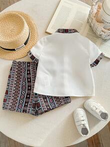 SHEIN 2 pièces/Set Top à manches courtes et short pour tout-petits garçons/filles, en patchwork de couleurs contrastées et motifs traditionnels. Ensemble confortable, polyvalent, décontracté chic et mignon, rétro traditionnel. Convient pour le printemps/été, intérieur, extérieur, quotidien, sport, fête, séance photo, festival, nouvel an, rentrée des classes - Rouge foncé - Voir 2