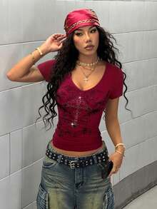 StreetHx 女式哥特式花卉印花水钻 V 领短袖紧身街头 T 恤，朋克风格 V 领复古 T 恤 - 酒紅色 - 查看 6