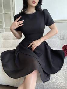 Feyla 休闲纯色收腰短袖圆领女式短连衣裙 - 黑色 - 查看 2