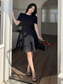 Feyla 休闲纯色收腰短袖圆领女式短连衣裙 - 黑色 - 查看 6