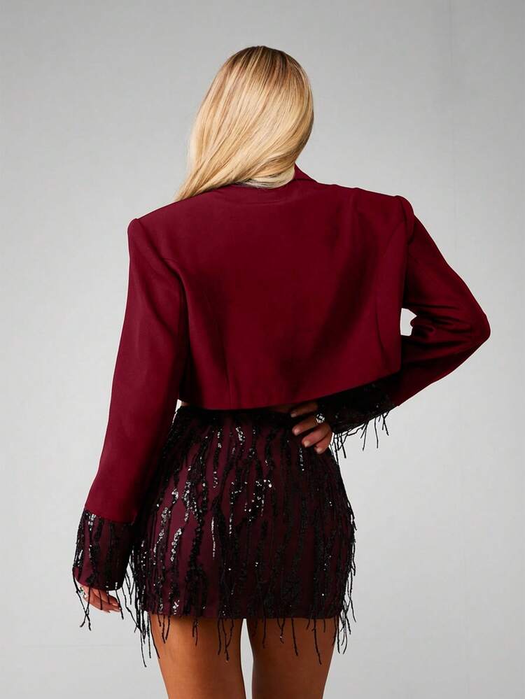 MISSGUIDED Chaqueta formal de noche de corte cropped con doble botonadura y detalles de puños con lentejuelas en color borgoña