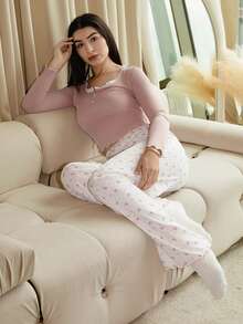 Andrea Bello Crown Print Contrast Color Lace Trim Button-Up Collar Long Sleeve Sleepwear Shirt And Long Pants Set For Women Holiday Season, Bountiful Floral Splendor, Fall Clothes  Cozy And Elegant Details - Multicolor - View 4