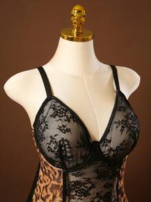 SHEIN Conjunto de 2 piezas de lencería de talla grande con vestido de encaje, estampado de leopardo y malla con espalda descubierta, incluye tanga. Lencería de Halloween, lencería con estampado de leopardo, vestidos de lencería para mujer, lencería clásica con estampado animal - Multicolor - Ver 9