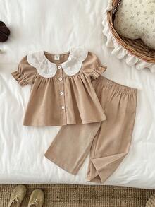 SHEIN 这款女婴可爱舒适休闲两件套，适合婴幼儿穿着，采用不规则刺绣蕾丝领和灯芯绒面料，是春季穿着的理想之选。套装包含一件短袖衬衫和一条裤子。 - 棕色 - 查看 4