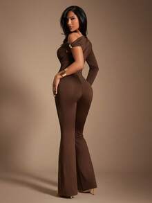 Radiana Combinaison asymétrique sexy et élégante pour femmes, avec épaule dénudée. Combinaison moulante et extensible avec jambes évasées. Convient pour les rendez-vous, les réunions, les fêtes, les vacances, les sorties décontractées, les trajets, les tenues de bureau décontractées - Tabac - Voir 2