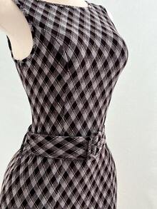 Elamini Robe mini évasée sans manches à carreaux pour femmes, style décontracté universitaire pour l'extérieur, le bureau, la photographie de mode de rue, la saison automne/hiver de la rentrée scolaire