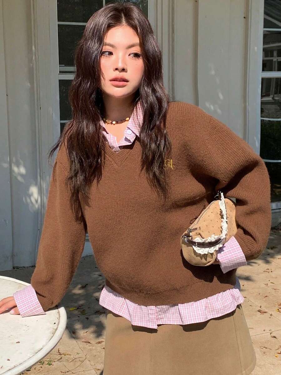 Dazy Plus 时尚休闲撞色拼接衬衫领宽松字母刺绣大码女式套头毛衣，秋冬款 - 棕色 - 查看 1