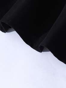 SHEIN Sparklyn 少女时尚优雅T恤套装，白色针织上衣搭配黑色编织蛋糕裙，上衣饰有黑色蝴蝶结，裙子点缀串珠。 - 粉色 - 查看 3