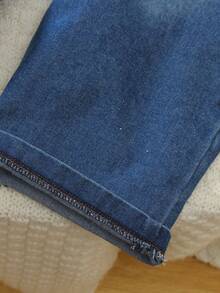 SHEIN Vintaside Kids 2pcs/Set Young Boys Casual Outfit - Light Blue Denim Bib Overalls Paired With Solid White Short Sleeve T-Shirt, Versatile Daily Wear - Blue and White - View 8