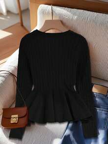 GlowEve 秋冬新款优雅时尚简约大气镂空圆领长袖荷叶边下摆口袋金属蝴蝶结纽扣扭结纹理女式毛衣 - 黑色 - 查看 2