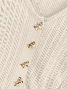 GlowEve 优雅别致简约镂空圆领长袖荷叶边下摆口袋金属蝴蝶结纽扣扭结纹理女式毛衣，秋冬款 - 杏色 - 查看 5