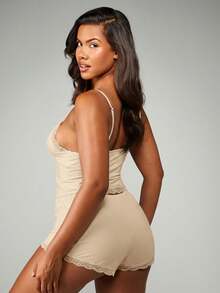 MISSGUIDED Bộ đồ ngủ ren thoải mái kèm áo hai dây cổ chữ V và quần short phù hợp để mặc khi ngủ - Màu vàng - Xem 2