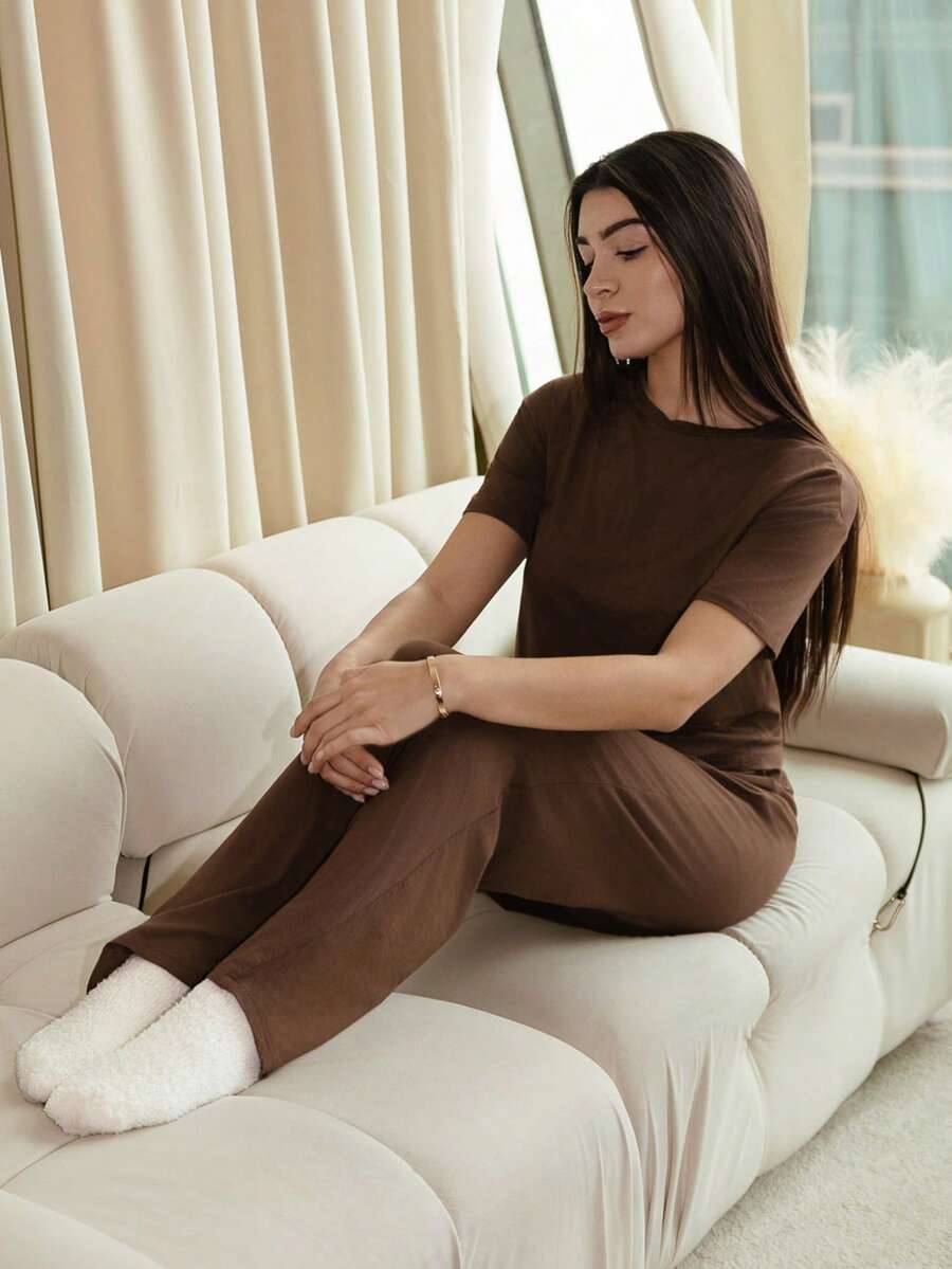 Andrea Bello 休闲女士舒适柔软短袖上衣和裤子睡衣套装,家居服假日季节服装 - 咖啡棕 - 查看 1