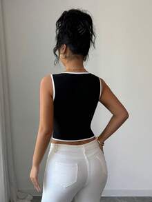 Elenzga Áo kiểu dáng thanh lịch, thời trang ôm sát dành cho nữ, điểm nhấn là những chiếc cúc trang trí phối màu đen trắng tương phản. - Đen và trắng - Xem 2