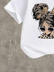 SHEIN 两件套休闲时尚百搭可爱别致女童印花舒适圆领T恤搭配工装裤套装，适合春夏穿着，轻盈舒适，秋冬叠穿的理想之选，时尚休闲穿搭，返校季、聚会、户外野餐、街头摄影、校园、节日庆典、送礼佳品。 - 彩色 - 查看 6