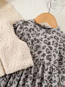 SHEIN Vintaside Kids 2 Stücke/Set Kleinkind Mädchen Landstil Flauschige Weste Jacke + Cord Puffärmel Kleid, süßer Lässig Alltags Outfit, dick & warm, minimalistisches elegantes Design, Herbst/Winter - Grau - Übersicht 6