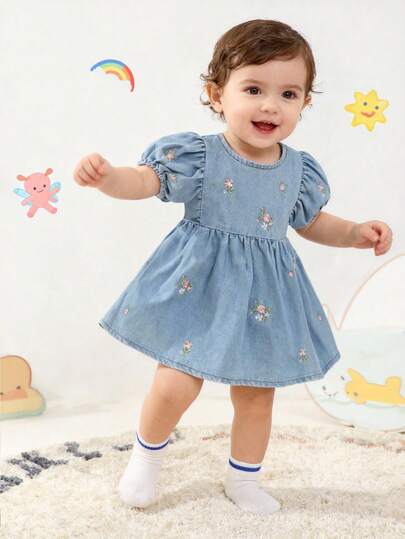 SHEIN Vintaside Kids Baby Girls' Summer Denim Dress, Recommended Countryside Cute Sweet Style, Light Blue Washed Denim With Colorful Floral Embroidery, Paired With Puff Sleeves And High-Waisted A-Line Silhouette, Perfectly Combining Countryside Romance And Comfortable Wearability, Covering Baby's Entire Summer Adorable Looks